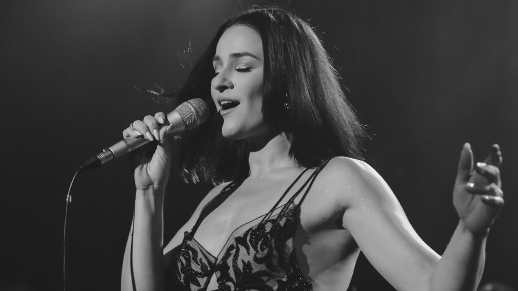 "История" в песнях: Марта Адамчук провела сольный концерт в столице и поддержала военных (ФОТО)