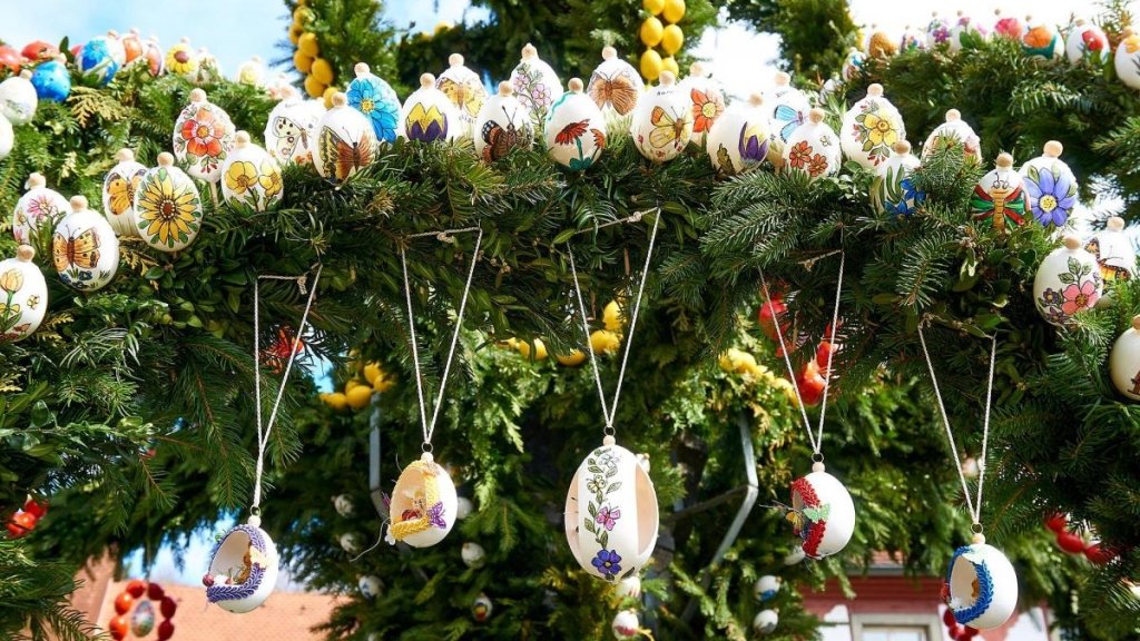 Неделя без поста, но с правилами: что можно и чего нельзя делать украинцам в первые семь дней после Пасхи