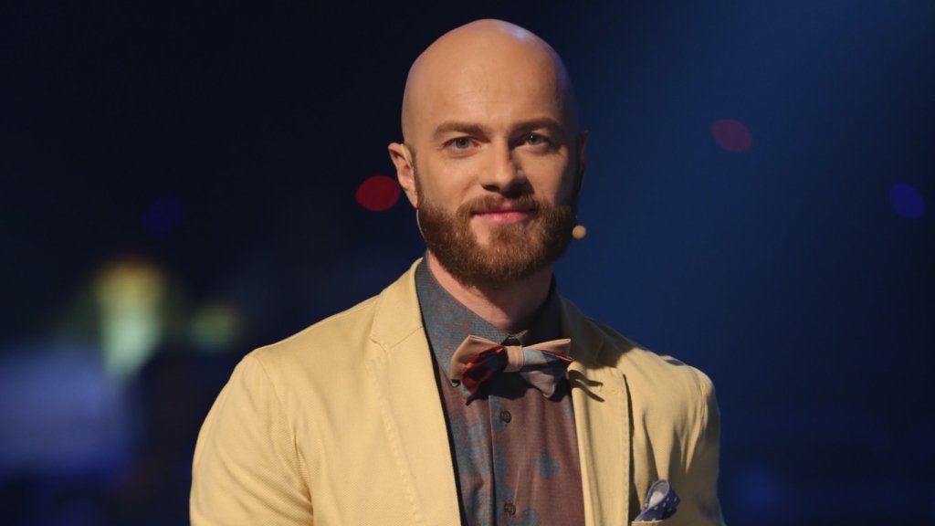 Беглец Влад Яма расплакался в аэропорту во время встречи с родителями после 4 лет разлуки (ФОТО)