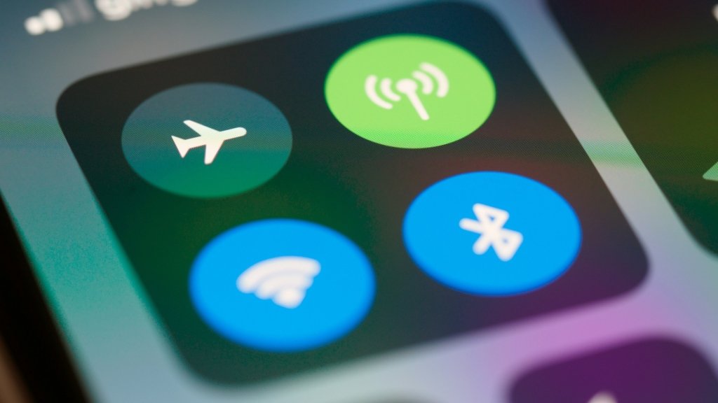 Bluetooth включен постоянно: чем это может быть опасно для вашего смартфона