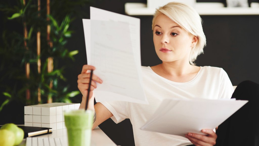 Стоит ли менять фамилию после развода – преимущества и недостатки, какие документы нужно будет изменить