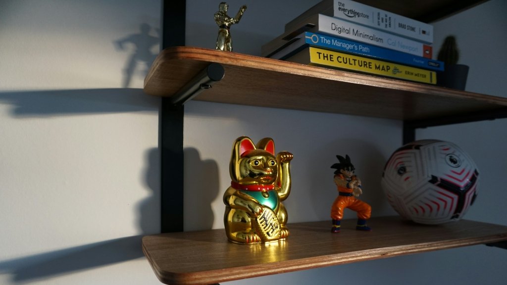 Ошибки в оформлении полок, которые визуально упрощают интерьер: как сделать дом стильным