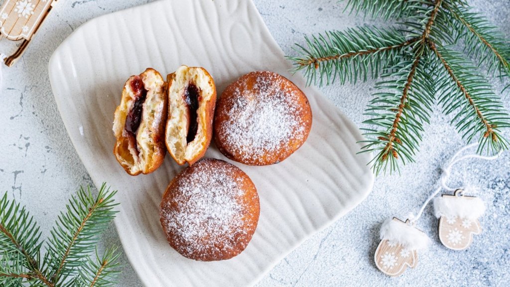 Тесто без молока и яиц, а нежное, как облако: как приготовить нереально мягкие пончики (РЕЦЕПТ)