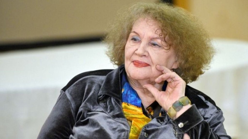 Как сейчас выглядит Лина Костенко? В Сети появились фото 96-летней писательницы и "королевы украинской поэзии"