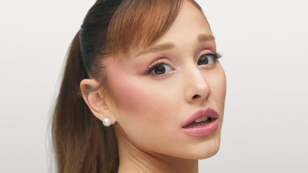 Розовый макияж в стиле Арианы Гранде — главный бьюти-тренд весны 2026 (ФОТО)
