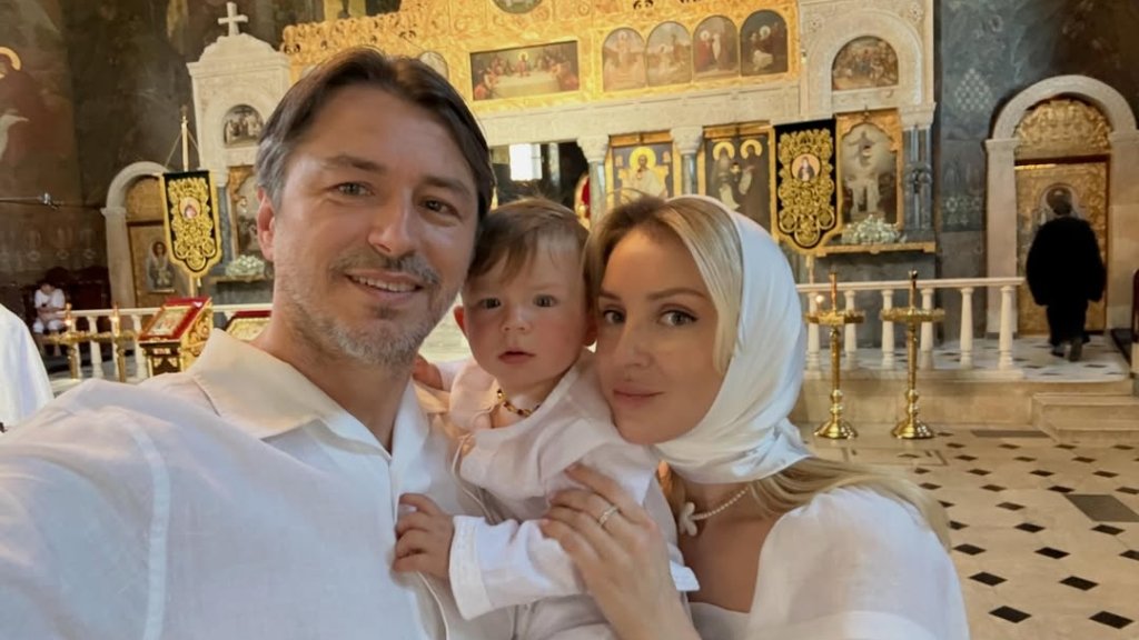 Притула крестил маленького сына в поврежденной Лавре и впервые показал его лицо (ФОТО)