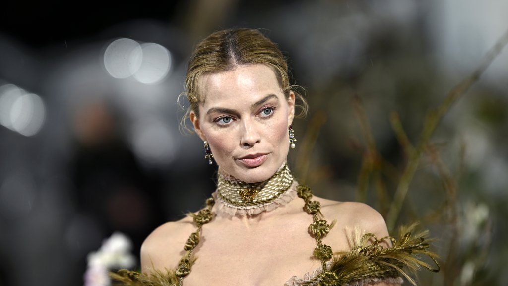 Платье из волос? Марго Робби снова поразила выбором наряда для красной дорожки (ФОТО)