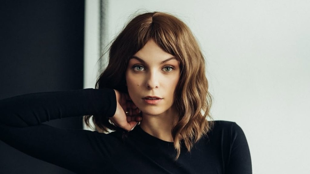 "Обожаю наесться чеснока и майонеза": звезда сериала "Любовь, как она есть" удивила своим новогодним меню