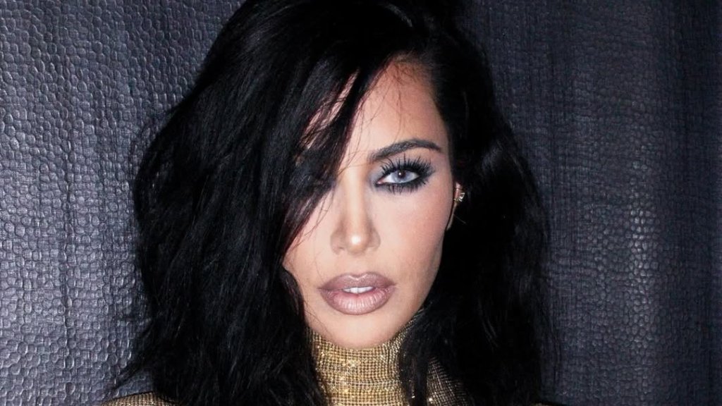 Совершенно другой человек... Макияж Ким Кардашьян на Оскаре жестко "разнесли" в Сети (ФОТО)