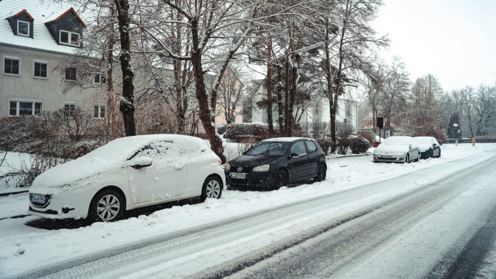 Фатальне паркування взимку: де не варто залишати авто, щоб не втратити гроші