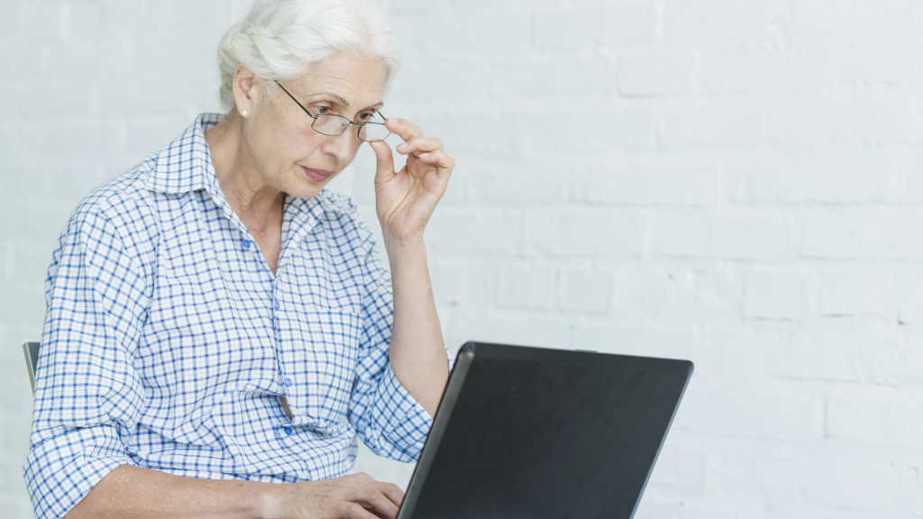 Пенсия или зарплата: кому в Украине запрещено получать оба дохода одновременно