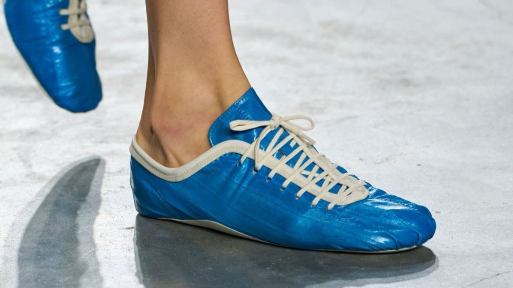 От балеток до массивной подошвы: какие кроссовки мы будем носить весь 2026 год (ФОТО)