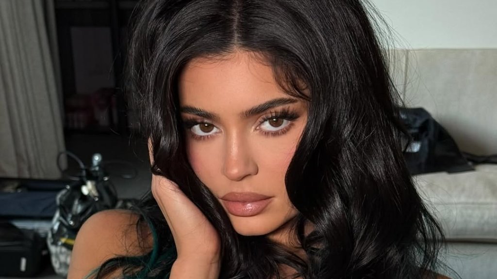 Без филлеров: гениальный лайфхак, который увеличит губы всего за минуту (ВИДЕО)