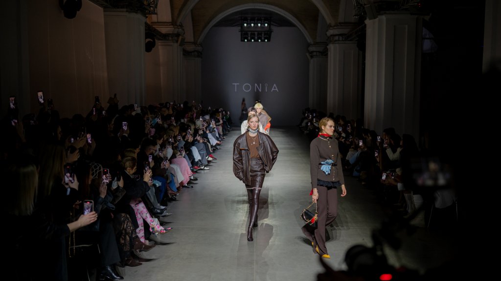 З подіуму в гардероб: 7 модних трендів з Ukrainian Fashion Week FW 2026/27, які легко повторити (ФОТО)