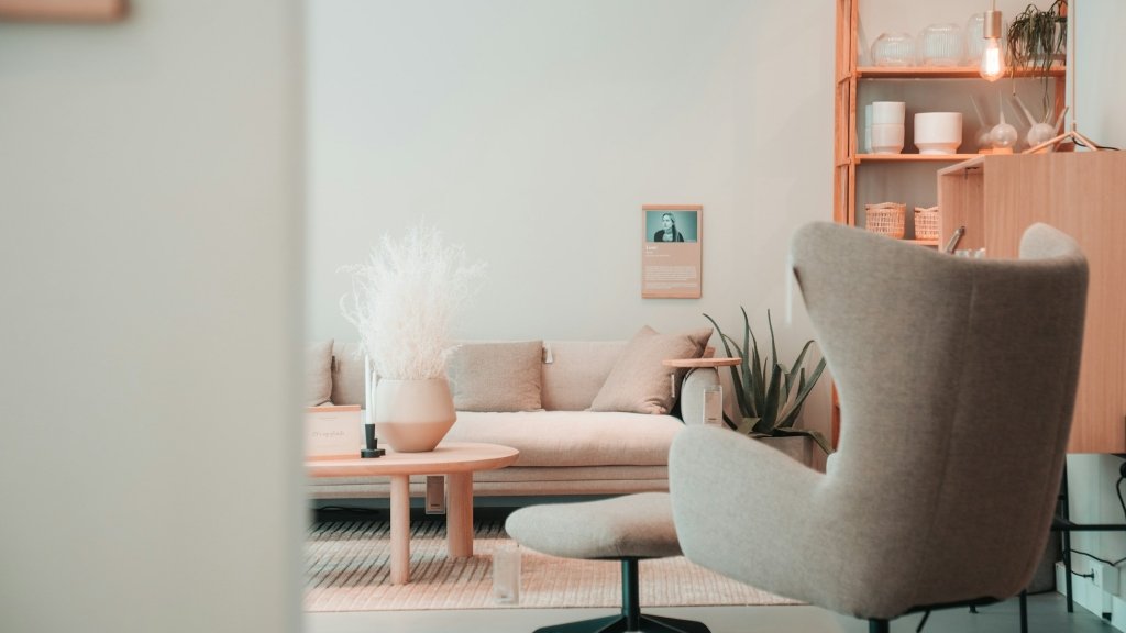 Эта мебель делает интерьер дешевым и устаревшим: 8 ошибок, которые портят дом