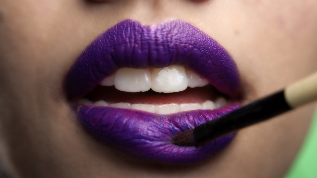 Макияж в фиолетовых оттенках — новая мода на апрель 2024 (ФОТО)