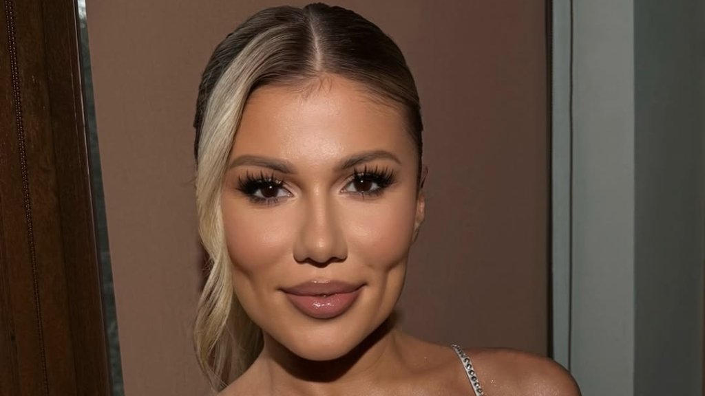 Лучше оригинала? Alena Omargalieva поразила новым звучанием хита "Не пьяная — влюбленная" (ВИДЕО+ТЕКСТ)