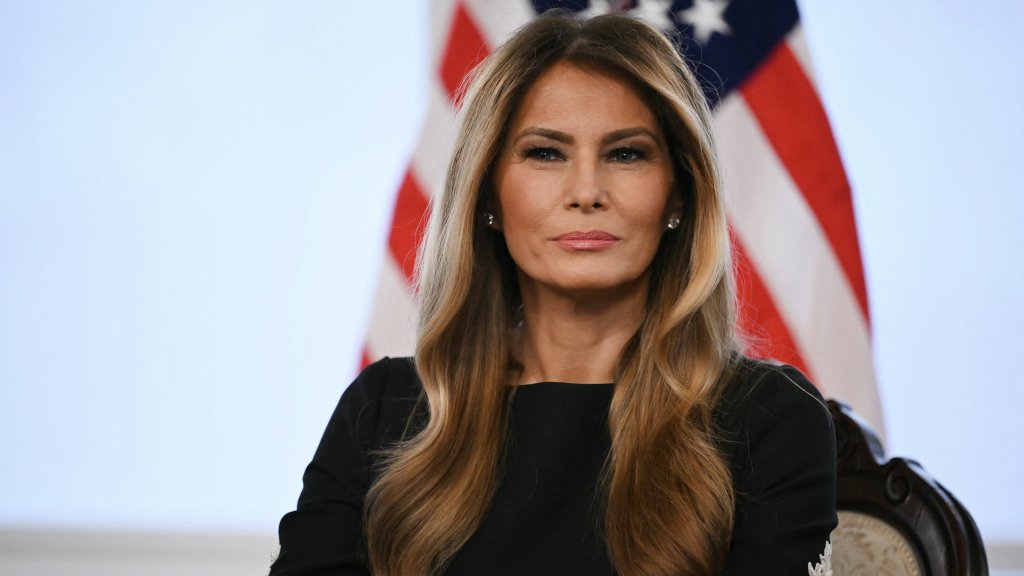 5 скандальних образів Меланії Трамп, якими вона таємно "тролила" чоловіка та світ (ФОТО)