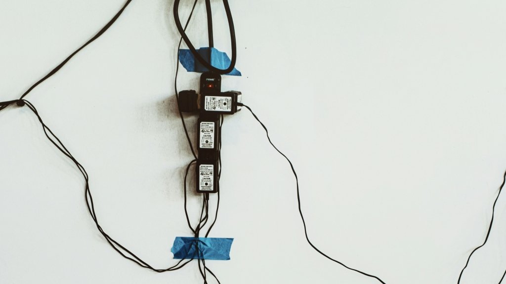 Какую технику нельзя подключать через удлинители – объясняем, почему это опасно