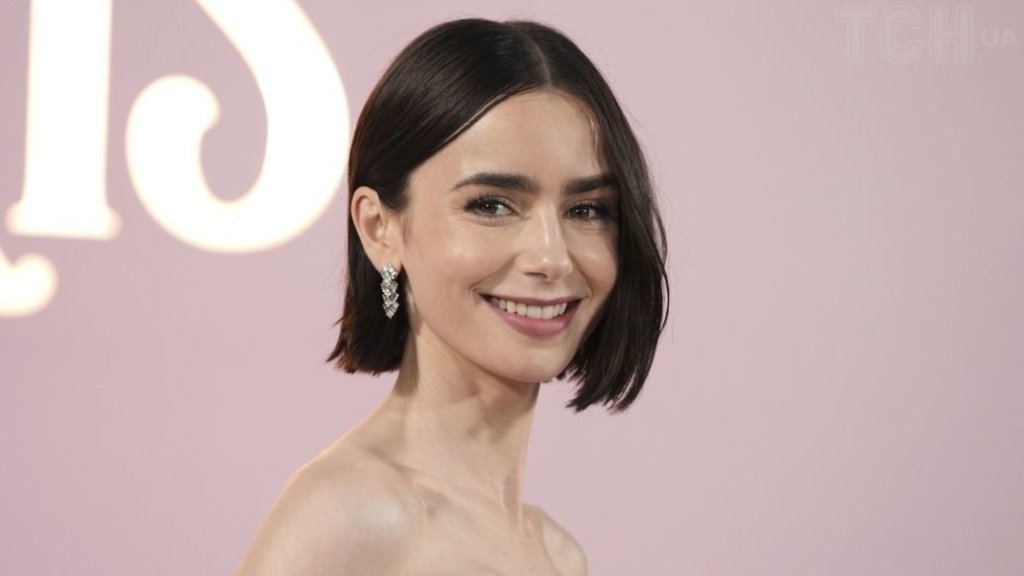 В стиле "Эмили в Париже": Лили Коллинз удивила публику необычным нарядом с жирафовым принтом (ФОТО)