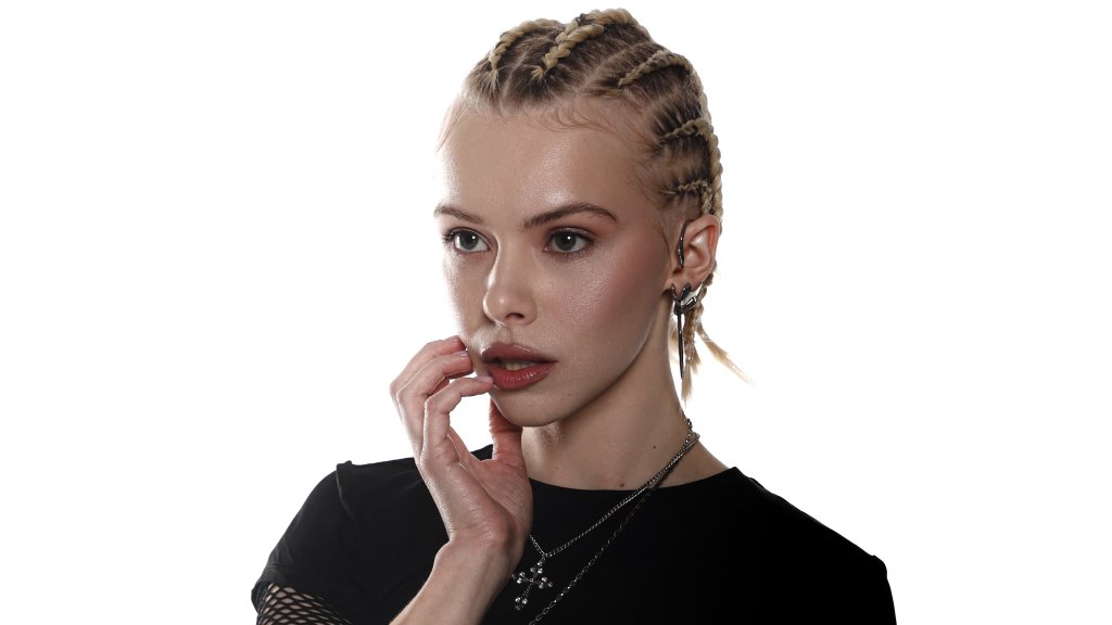 У свій день народження: Маша Кондратенко випустила новий хіт "Любим і мовчим" (ВІДЕО)