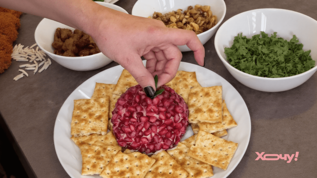 Этот "елочный шарик" станет украшением рождественского стола: как оригинально подать намазку (РЕЦЕПТ)