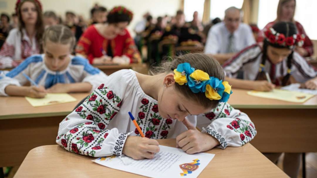 Пісні на Останній дзвоник для випускників 2024: добірка душевних хітів — українською