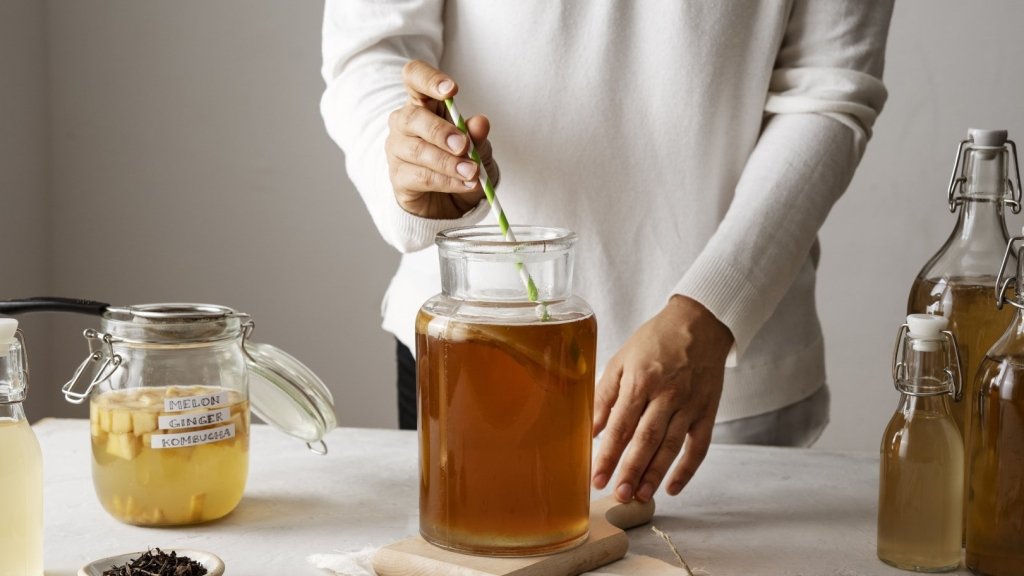 Всемирный день комбучи: как чайный гриб из бабушкиного подоконника стал новым гастрономическим трендом