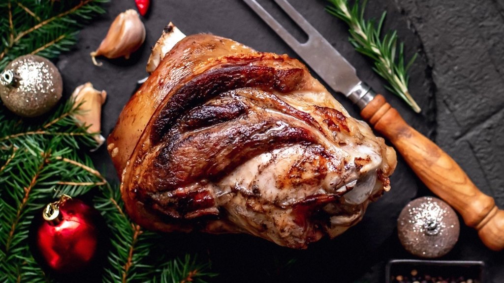 Як запекти цілу рульку до свята: соковитий рецепт (ВІДЕО)