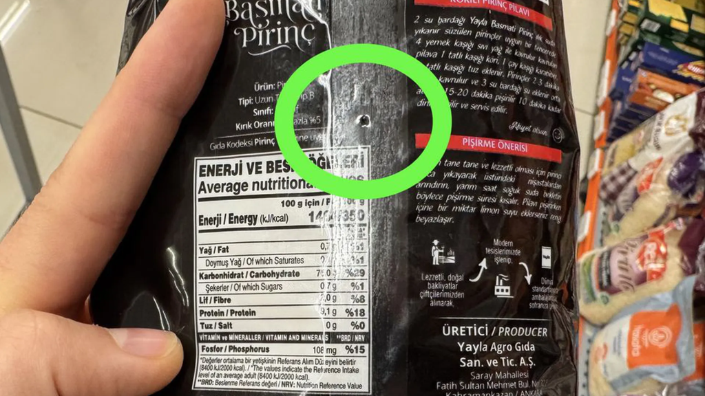 Ви точно бачили ці проколи: чому виробники гречки та рису продають “діряві” пачки