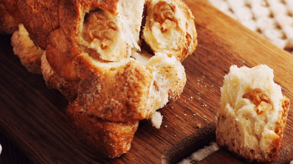 Обезьяний хлеб: как приготовить знаменитый американский пирог с яблоками (ВИДЕО)