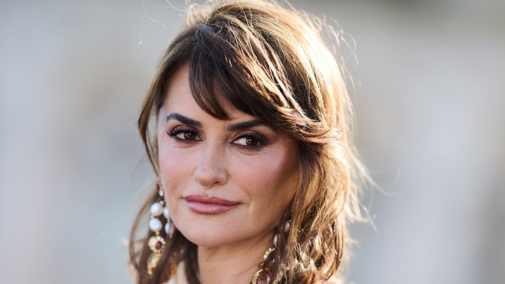 Не в Chanel: Пенелопа Крус покорила красную дорожку в образе от другого известного бренда (ФОТО)