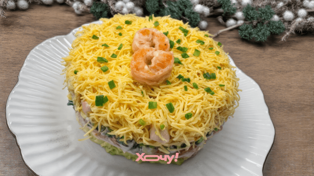 Очень красивый салат с креветками: гости будут в восторге (РЕЦЕПТ)