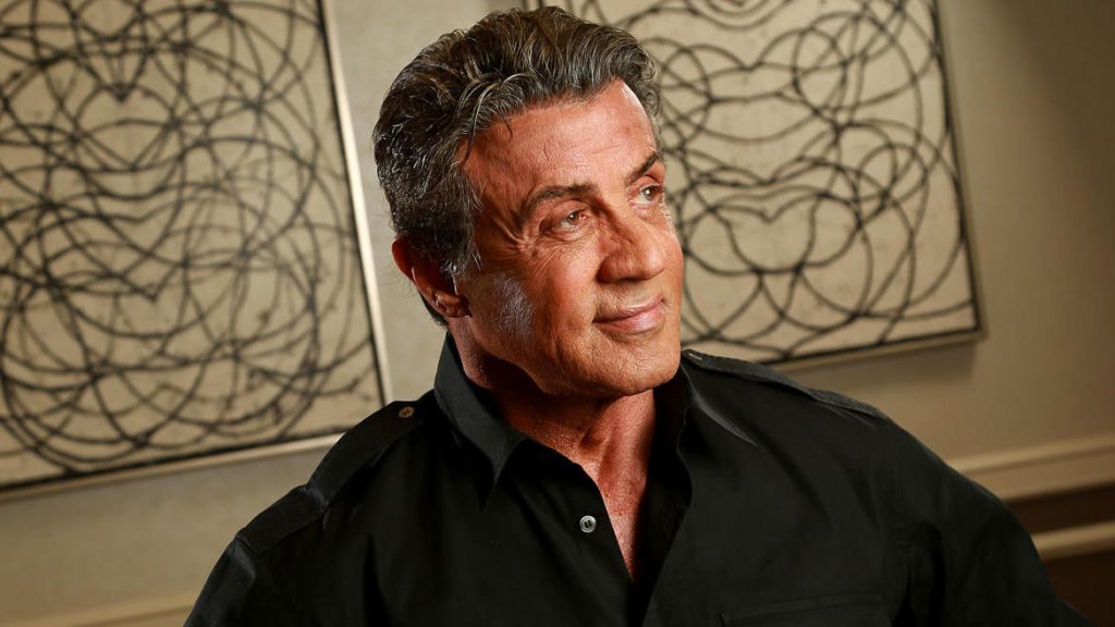 Золотой стол и ни одного пафоса: интерьер столовой Сталлоне привлек внимание дизайнеров