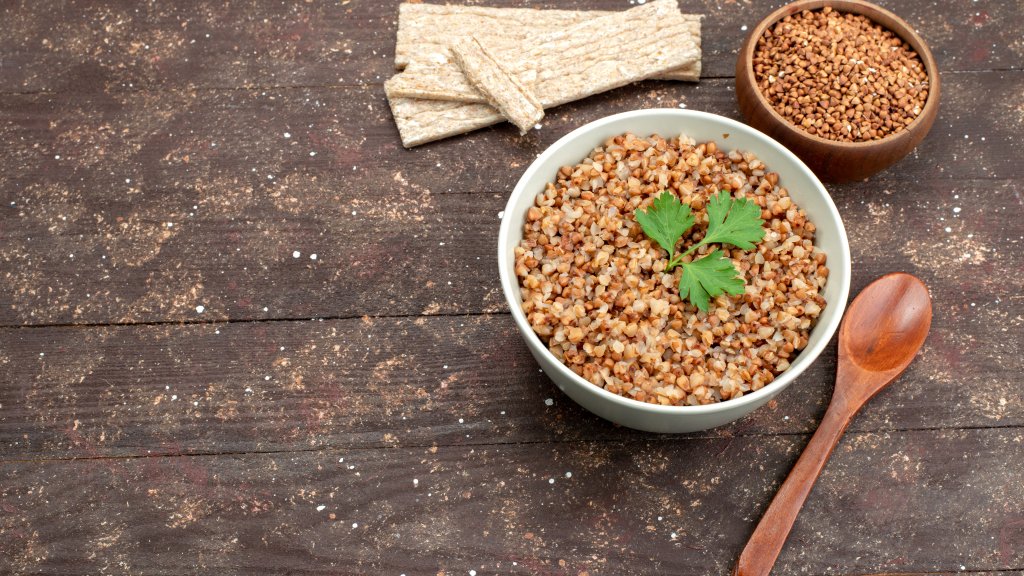 Сделайте это с гречкой перед варкой, чтобы получить идеальную рассыпчатую кашу: секрет аппетитного гарнира