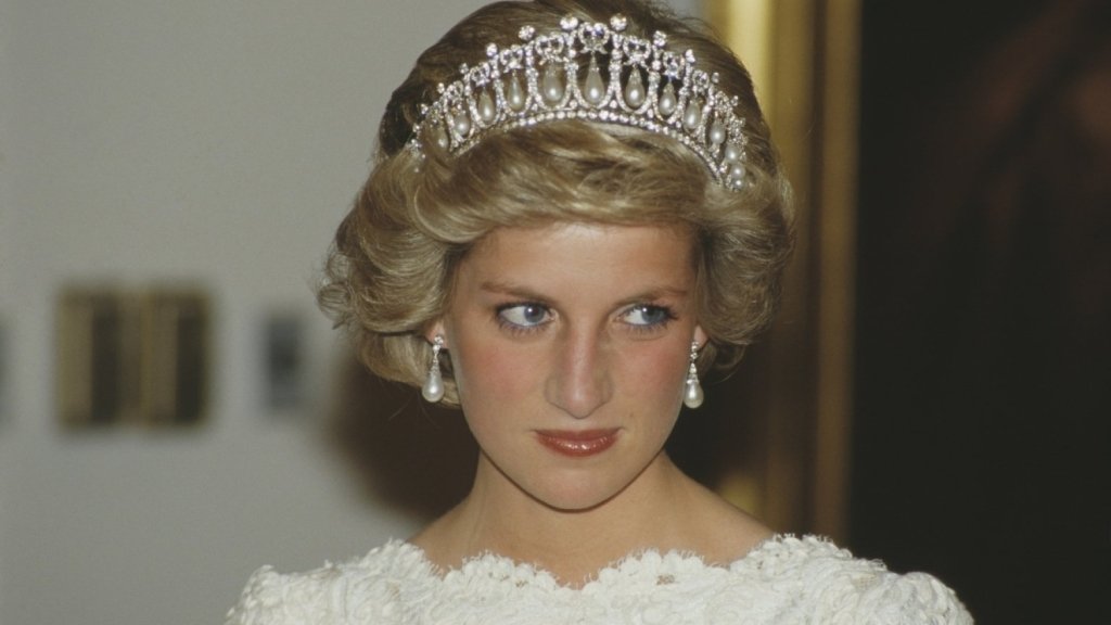 Королевские духи: чем пахли принцесса Диана, Грейс Келли и другие монархини