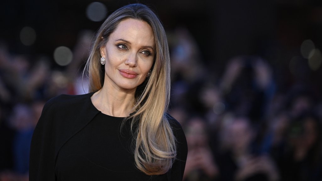 Всегда роскошная! 6 самых эффектных образов Анджелины Джоли в 2025 году (ФОТО)