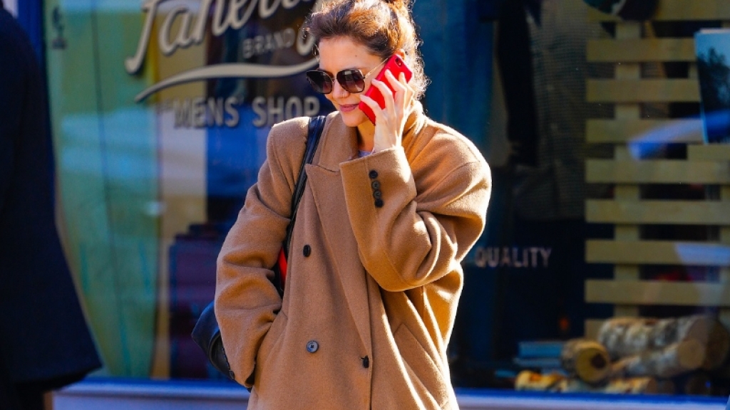 Улюблене пальто Кеті Голмс: чому варто до нього придивитися (ФОТО)
