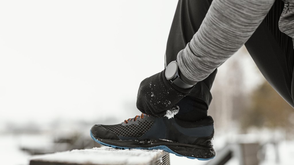 Что положить в ботинок, чтобы ноги были в тепле даже при -20°C: экономный лайфхак