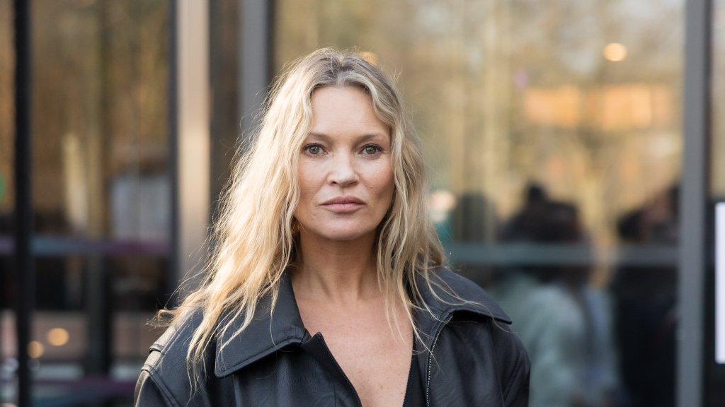 Юбка-сетка и горошек: Кейт Мосс показала, как носить абсолютную прозрачность в 2026 году (ФОТО)