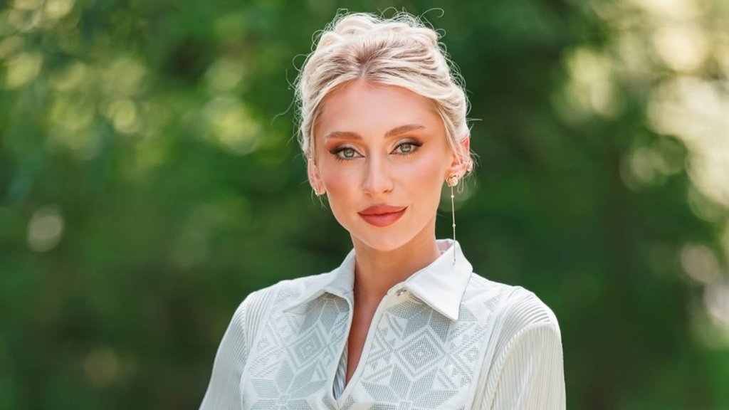 Ексучасниця "Холостяка" випустила пісню і розсмішила Мережу: "Текст писав Тарас?" (ВІДЕО)