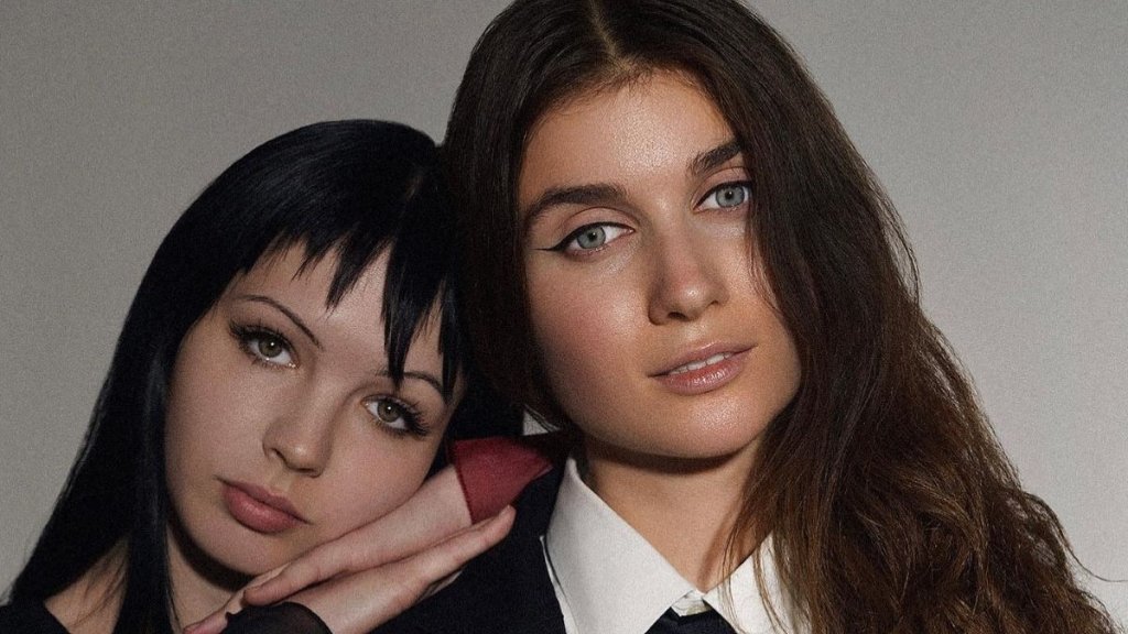 Летучая мышь сообщила, что идет с лейбла и жестко подколола продюсершу Jerry Heil: "Рабский контракт и шантаж"