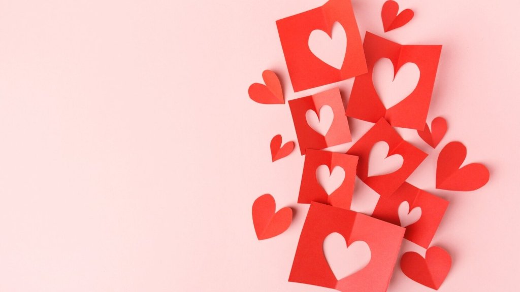 Смешно, мило и романтично: как оригинально подписать валентинку на 14 февраля для своей "второй половинки"