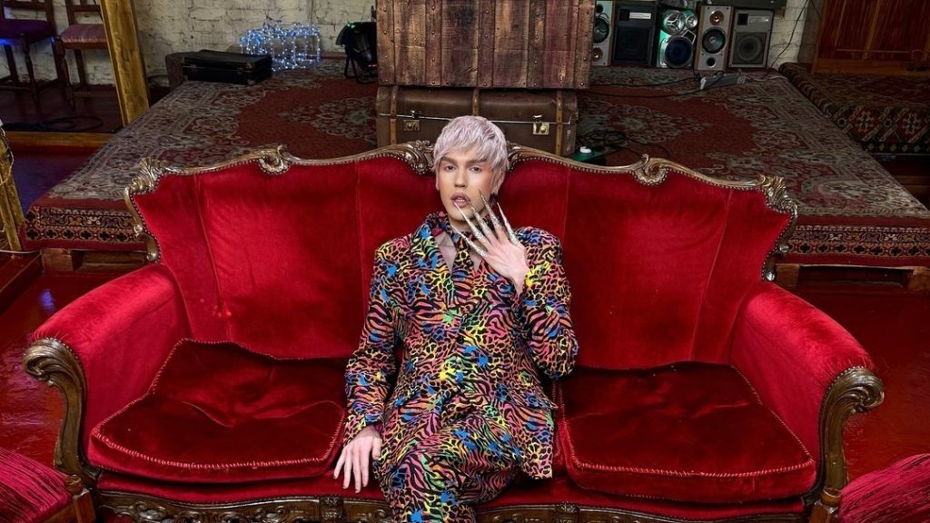 "Папа стесняется такого сына": Егор Андрюшин поразил Сеть тем, как отец действительно относится к его эпатажному имиджу (ВИДЕО)