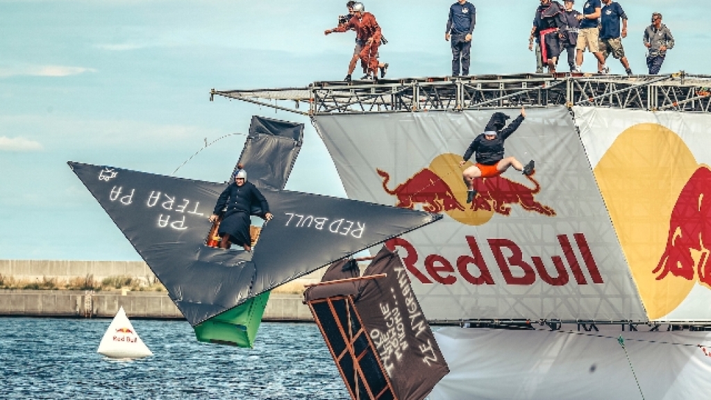 Red Bull Flugtag: невероятные факты о соревнованиях самодельных летательных аппаратов