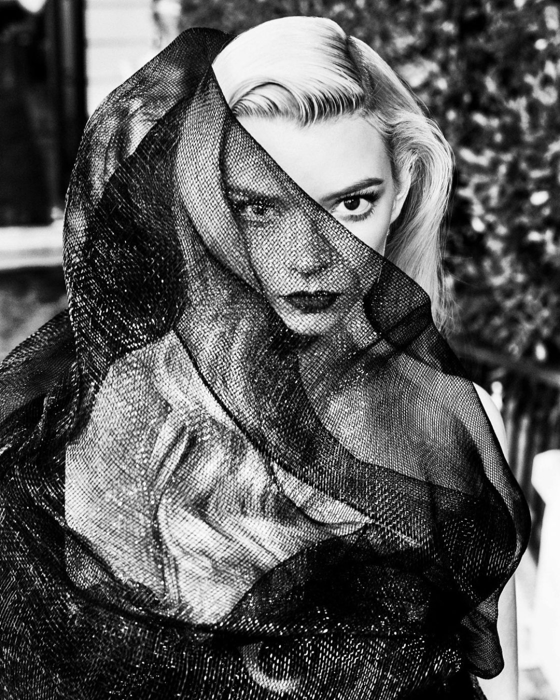 Аня Тейлор-Джой приміряла сукні від українського бренду - фото - Hochu.ua