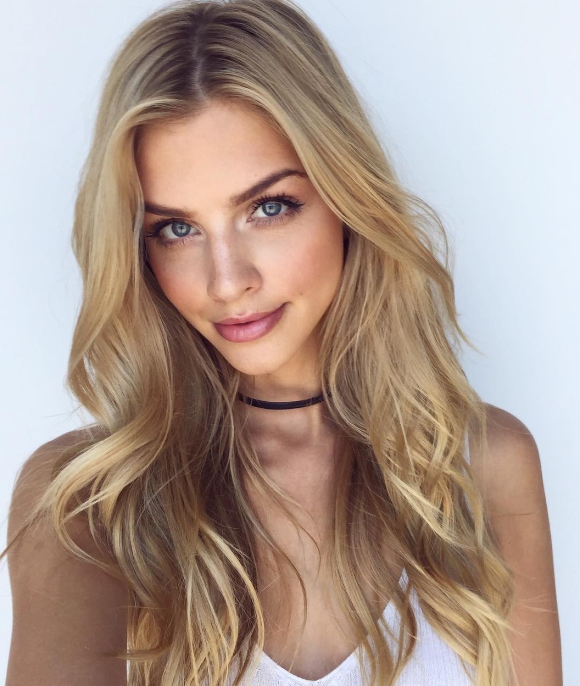 Естественно русые волосы. Marina Laswick 2020. Marina Laswick блонд.