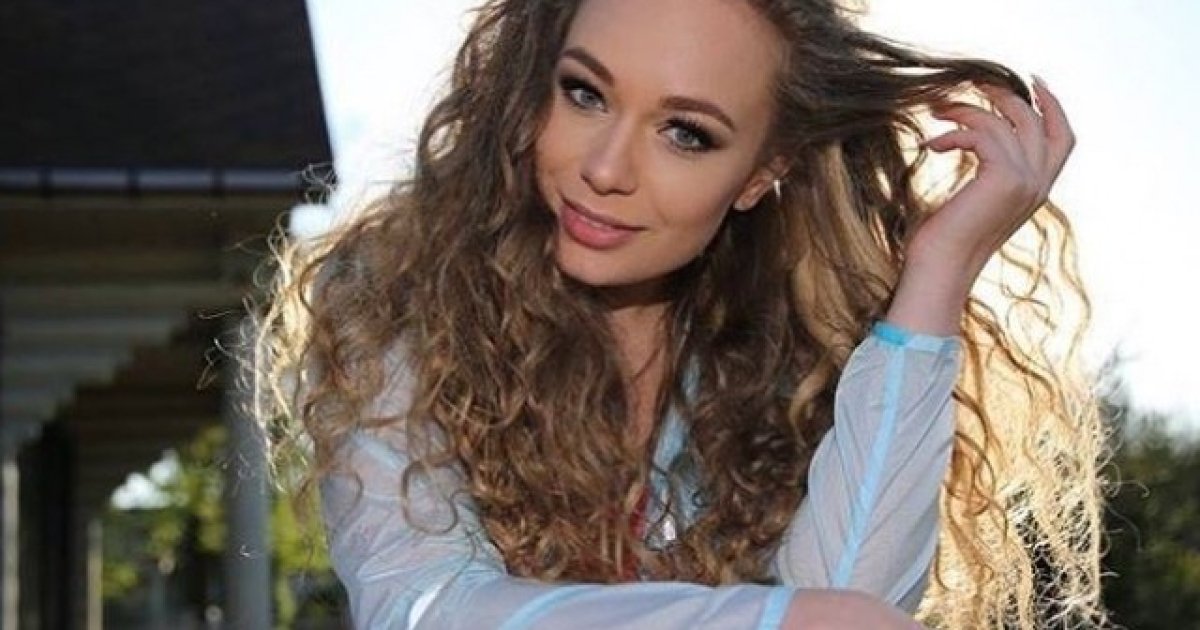 Атақты секс юбкадағы фотосурет