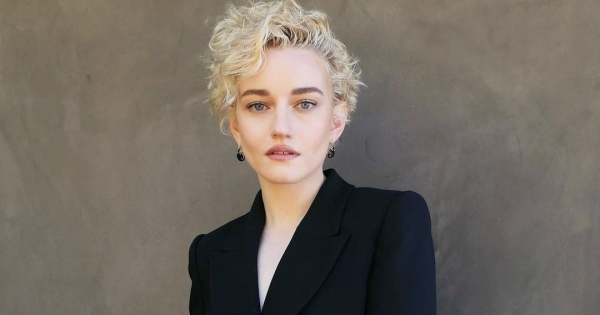 julia garner height - Ilustrasi 2