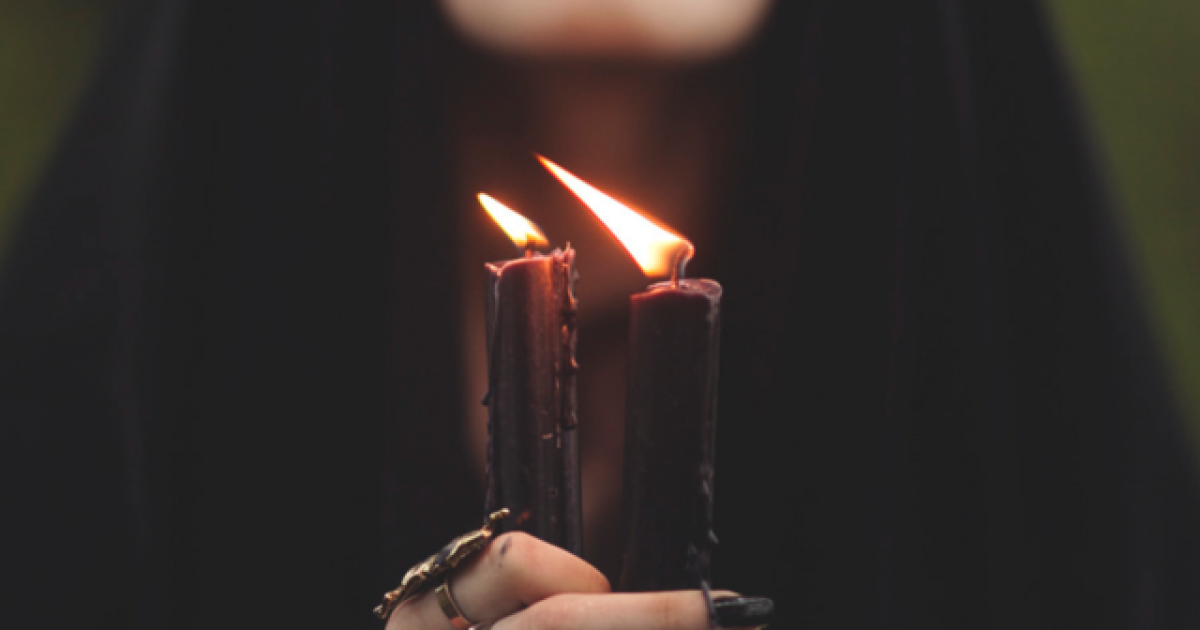 Заговор от сглаза на красную нитку. Переплетенные свечи. Заговоры и заклинания. Магия свечей. Заговоры на свечи.